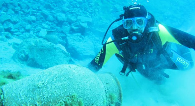 Balık adamlar Gökpınar Gölü'nde dip temizliği yaptı