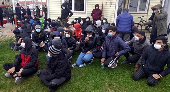 Balıkçı teknesinde 193 kaçak göçmen yakalandı