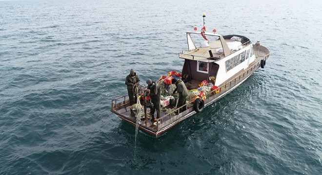 Balıkçılar son ağlarını çekti