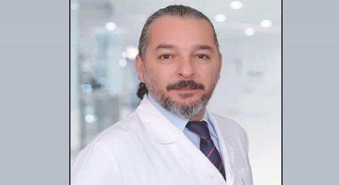 Balkonda başına saçma isabet eden doktor yaralandı