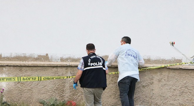Balkondan düşüp, hayatını kaybetti