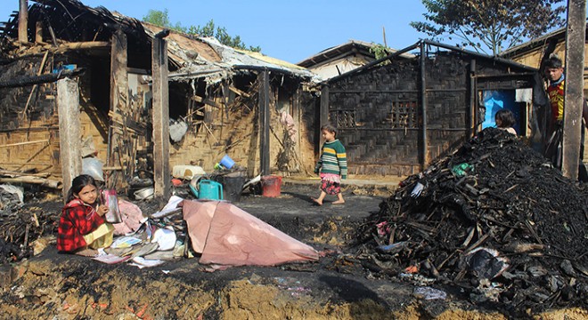 Bangladeş’teki mülteci kampında yangın