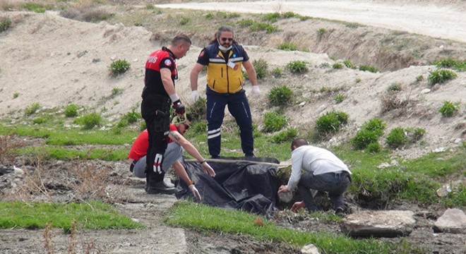 Baraj kenarında silahla vurulmuş erkek cesedi bulundu