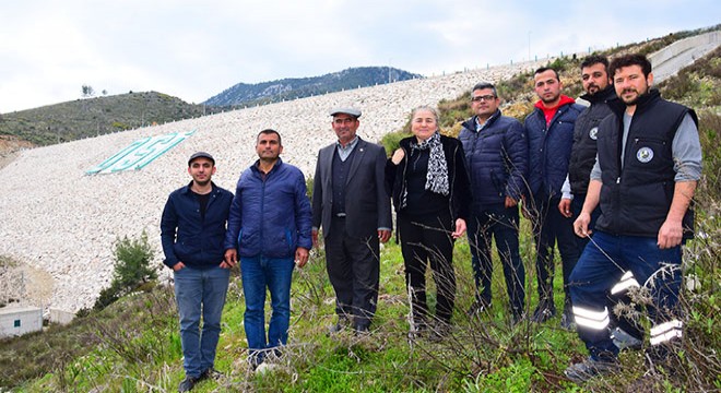 Baraj doldu, çiftçi hatıra fotoğrafı çekti