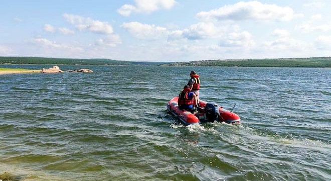 Barajda balık tutarken, suya düşüp ağa takılınca boğuldu