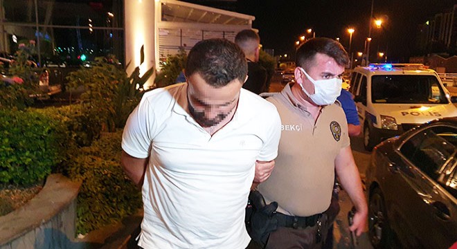 Barda çıkan silahlı kavga sokağa döküldü: 3 yaralı