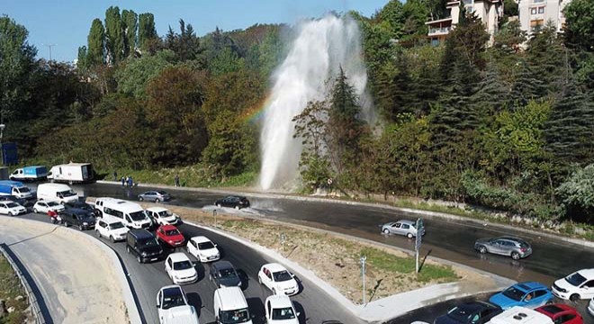 Başakşehir de su borusu patladı