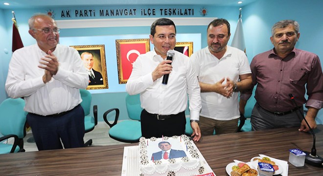 Başkan Tütüncü'ye doğum günü sürprizi