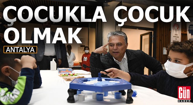 Başkan Ümit Uysal, çocuklarla 'köçürme' oynadı