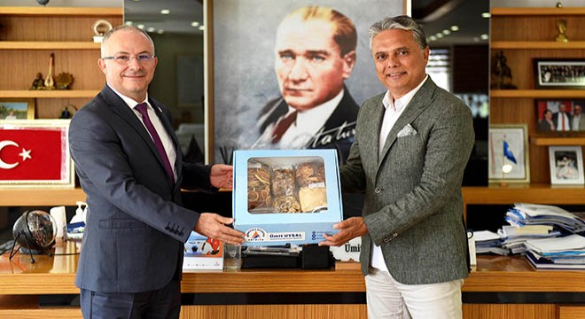 Başkan Uysal'dan KKTC Başkonsolosu'na tatlı veda