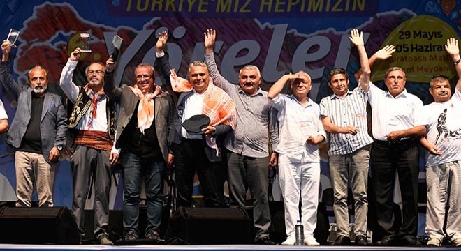 Başkan Uysal'dan kaşık havası
