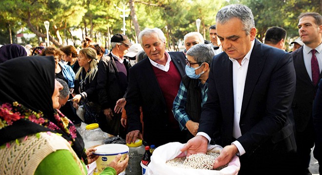 Başkan Esen vatandaşlara fasulye ikram etti