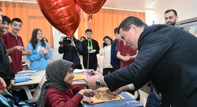 Başkan Tütüncü’den, Büşra’ya doğum günü sürprizi