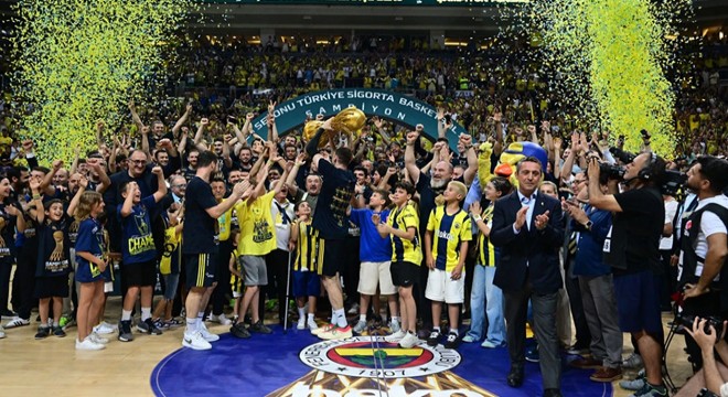 Baskette Fener fırtınası: Tek sezonda üç kupa