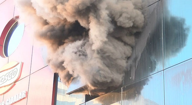 Bayrampaşa'da hazır gıda üretim tesisinde yangın