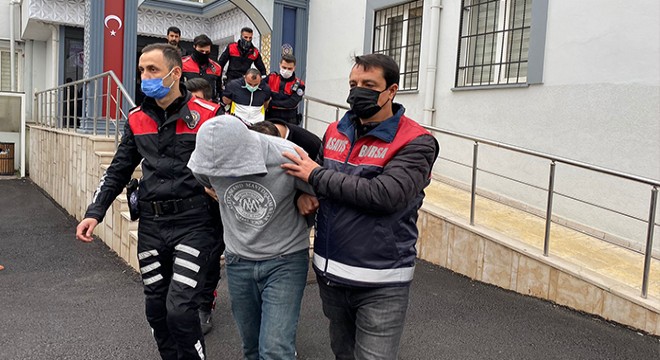 Bebek kamerasından yakalanan hırsızlık şüphelileri adliyede