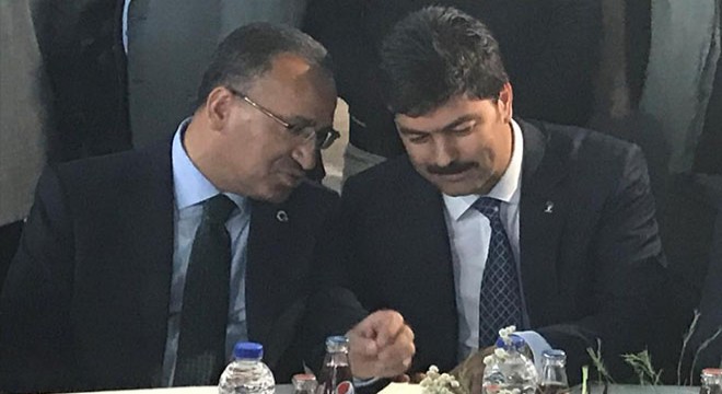 Bekir Bozdağ, milletvekili adayı Necmettin Erkan ile yemekte