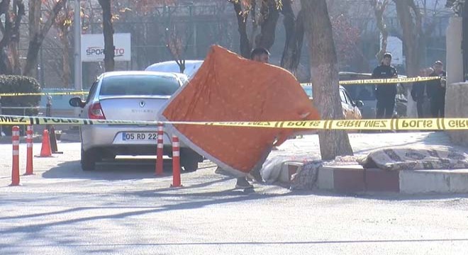 Belediye önündeki şüpheli çuvaldan yorgan çıktı