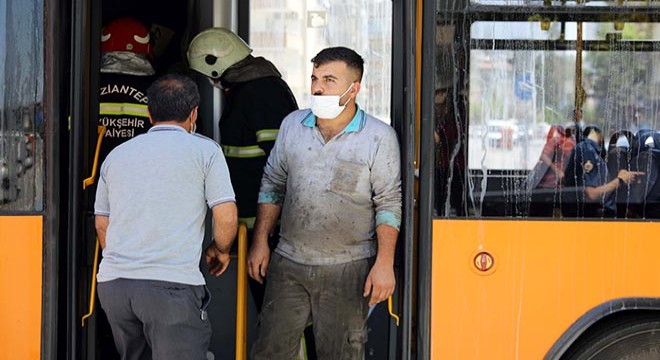 Belediye otobüsü, hareket halindeyken alev aldı