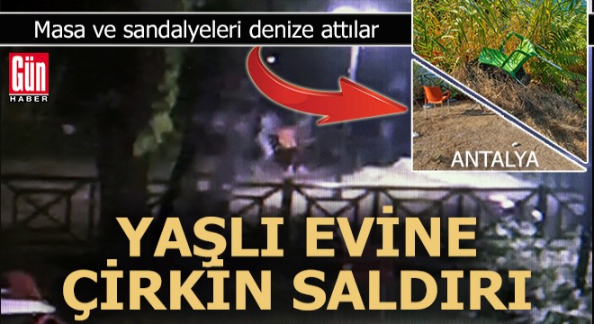 Belediyenin yaşlı evine girip, masa ve sandalyeleri denize attılar