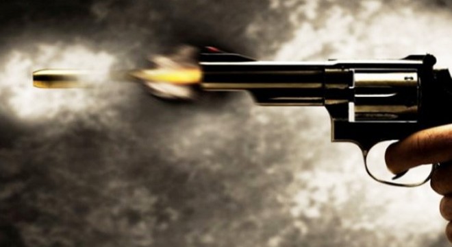 Berberde sıra beklerken husumetlisince tabancayla vuruldu