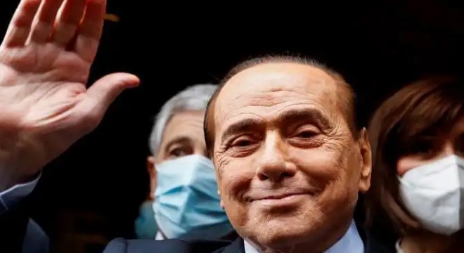 Berlusconi taburcu edildi: 45 gün hastanede yattı