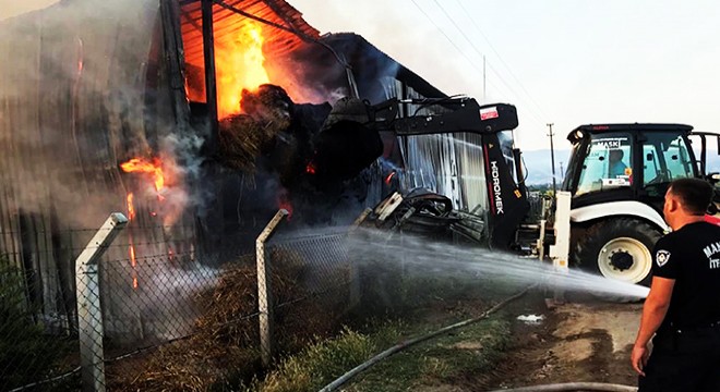 Besi çiftliği yangını; 700 ton saman ve yem kül oldu