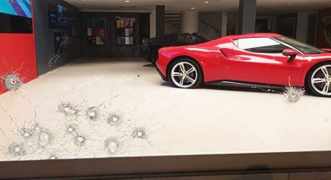 Beşiktaş'ta galeriye milyonluk kurşun
