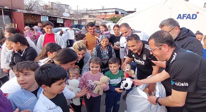Beşiktaş tribünlerinden atılan oyuncaklar, İskenderun'a ulaştı
