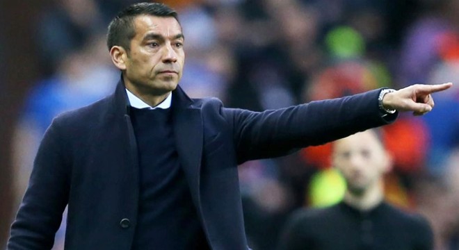 Beşiktaş’ta rota van Bronckhorst a döndü