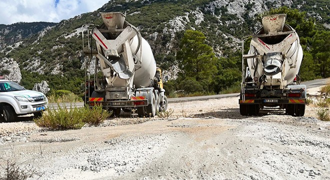 Beton mikseriyle çevreyi kirleten 2 şoför ve şirkete ceza