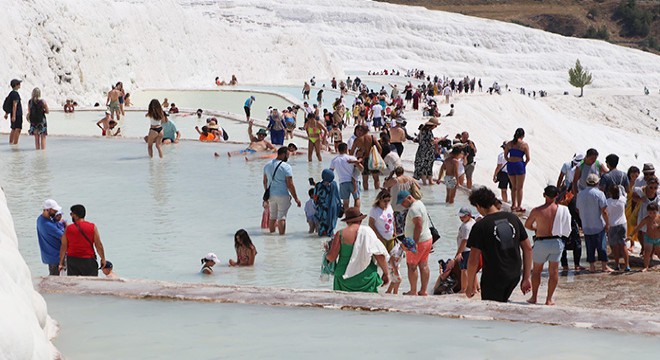 Beyaz cennet Pamukkale'ye ziyaretçi akını