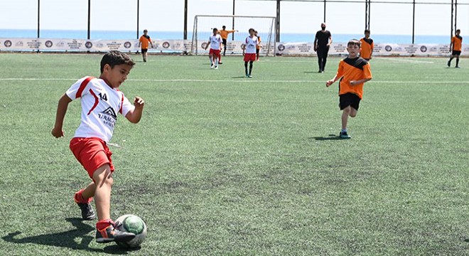 Beymelek Kupası nı Yunus Emre İlkokulu kazandı