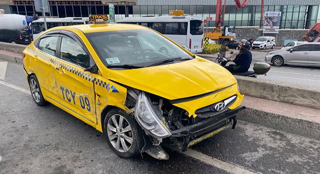 Beyoğlu'nda İETT otobüsü 6 araca çarptı