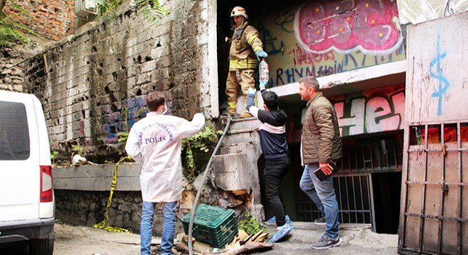Beyoğlu'nda bir kişi yanarak hayatını kaybetti