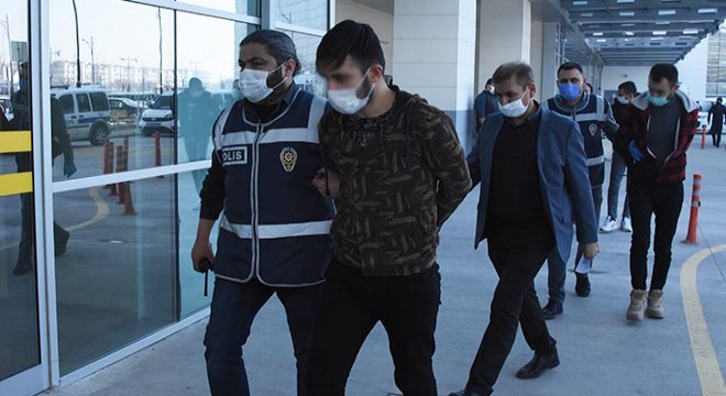 Bıçaklı gaspçılar tutuklandı