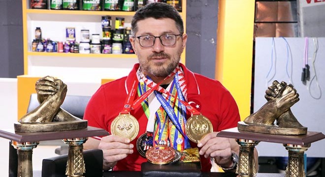 Bileği bükülmeyen Türk, 10'uncu kez dünya şampiyonu oldu