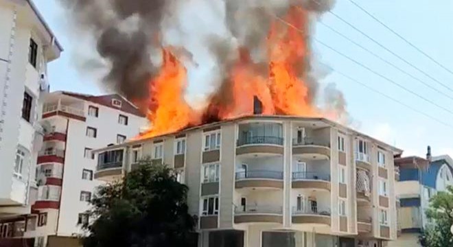 Bina çatısı alev alev yandı