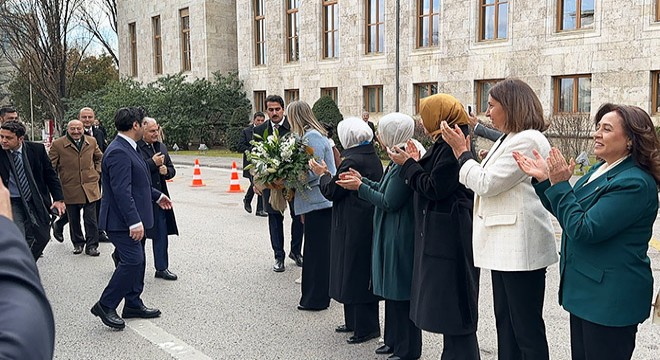 Binali Yıldırım, trafik kazasından sonra ilk kez Meclis'te