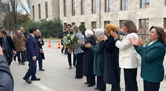 Binali Yıldırım, trafik kazasından sonra ilk kez Meclis te