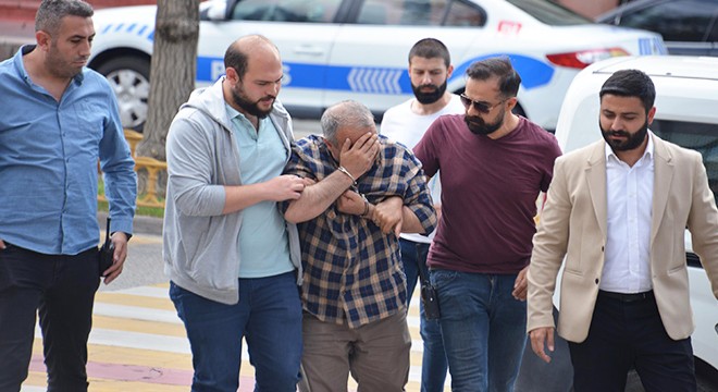 Bindiği taksilerin şoförlerini dolandırdı