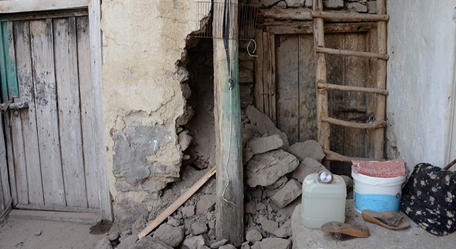Bingöl'deki depremde, Elazığ'ın 5 köyünde bazı evler hasar gördü