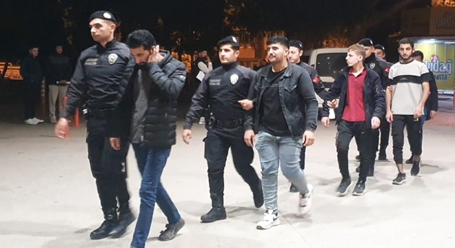 Bir apartmana yapılan baskında 50 göçmen yakalandı