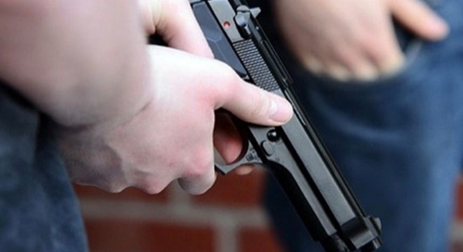 Bir ay önce boşandığı eşini restoranda yemek yerken öldürdü