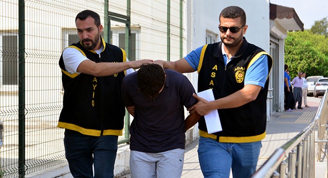 Birlikte içki içtiği çocukluk arkadaşını bıçaklayarak öldürdü