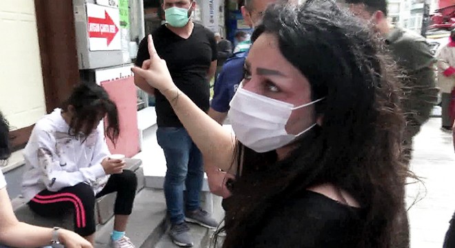 Birlikte yaşadığı kadını dövdü, 5'inci kattan atlamak istedi