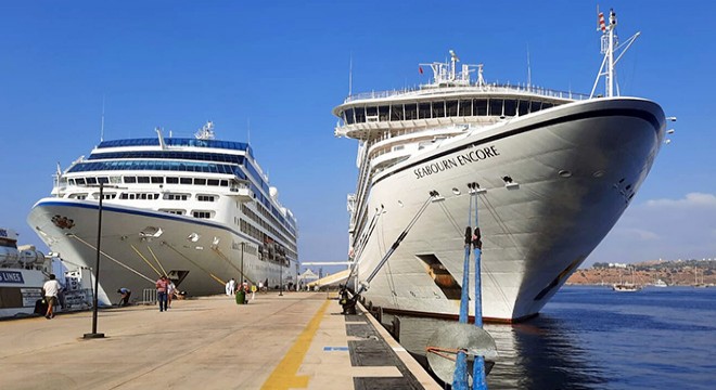 Bodrum'a 2 kruvaziyer gemisi toplam 832 turist getirdi