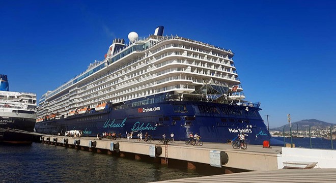 Bodrum'a denizden 2 bin 385 turist
