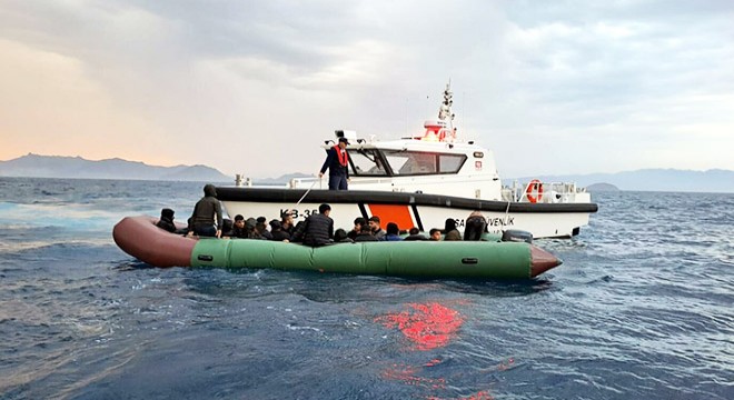 Bodrum açıklarında 27 kaçak gömen yakalandı