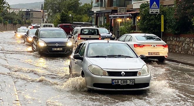 Bodrum'da eğitime 'sağanak' engeli
